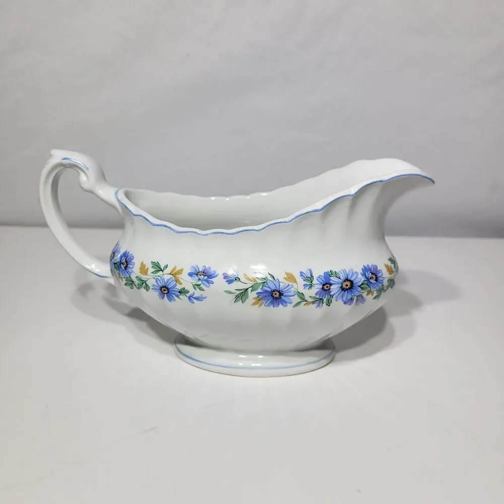 J and G‎ Meakin of England Classic White Fluted Ceramic Gravy Boat